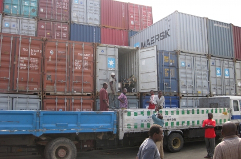Unlocking the container in the port of Zanzibar